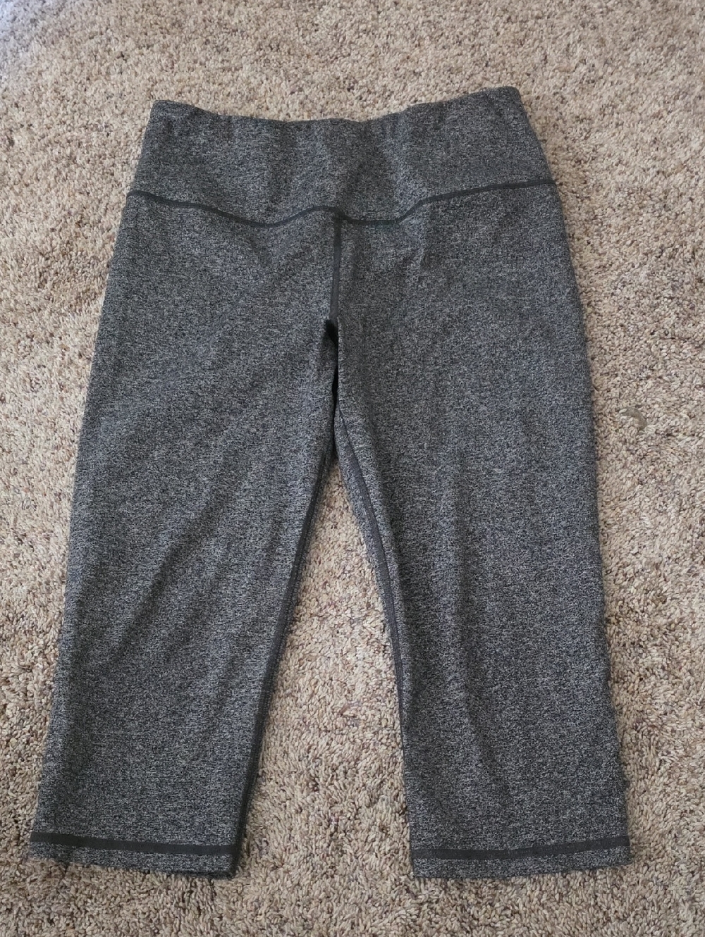 VS Women's Gray Active Capris Size Medium